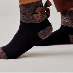 Free people high heel jungle toed with a bow socks new in package one size